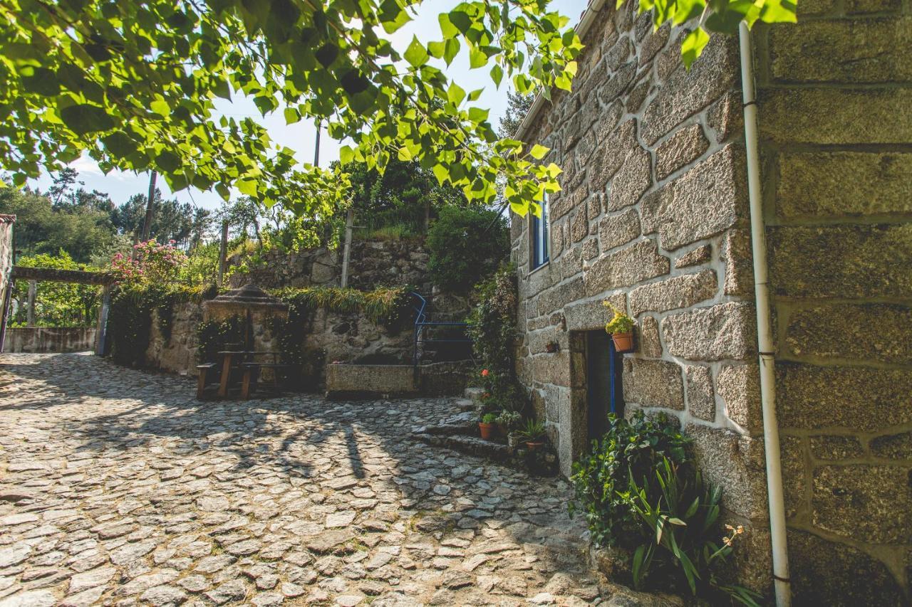 Out Of Town Hostel Castelo de Paiva Buitenkant foto